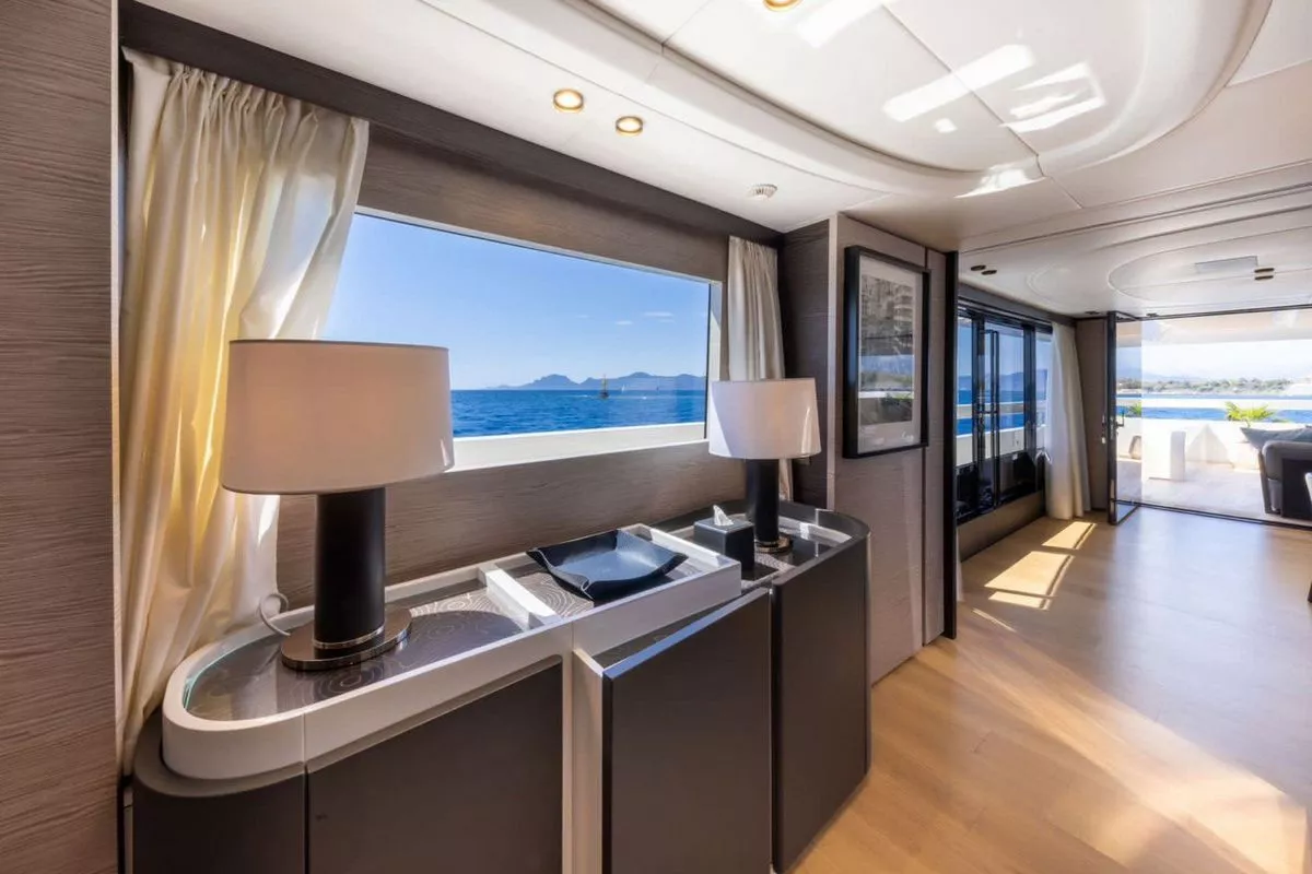 https://dev-api.arconyachts.com/storage/36130/conversions/3N9zlni3T8GilaCgJggchPrvwIWukUDJ4iLSGzAU-optimize.webp