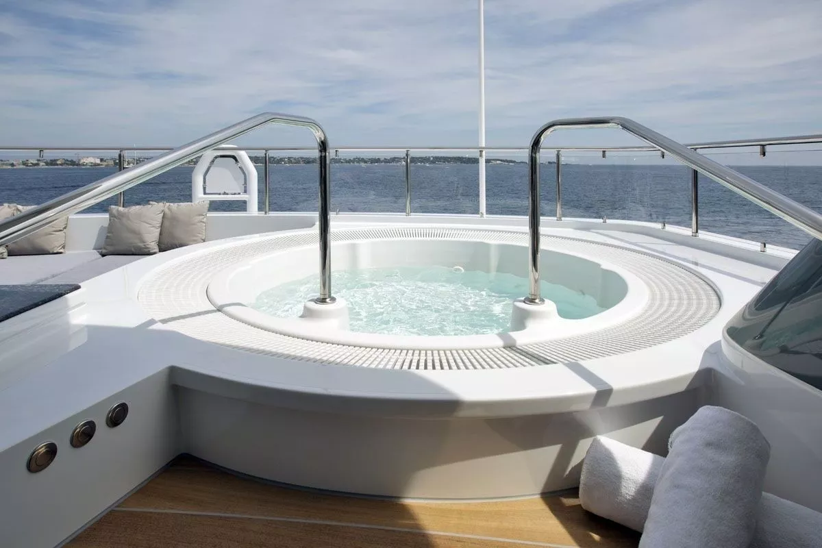 https://dev-api.arconyachts.com/storage/36190/conversions/BxbMsuhEkfRwvxVB3NjconQOc68VZMsh7y6vxwOU-optimize.webp