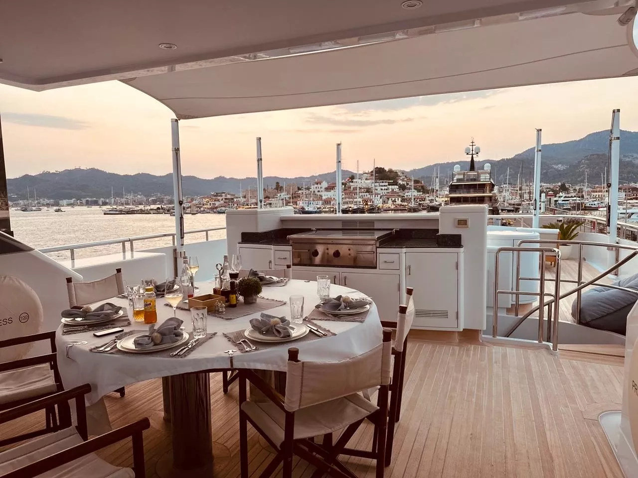 https://dev-api.arconyachts.com/storage/36201/conversions/dGKpv7ilijjNqSK6StnOJbvjg5Nna0lLKaZQ1oMy-optimize.webp