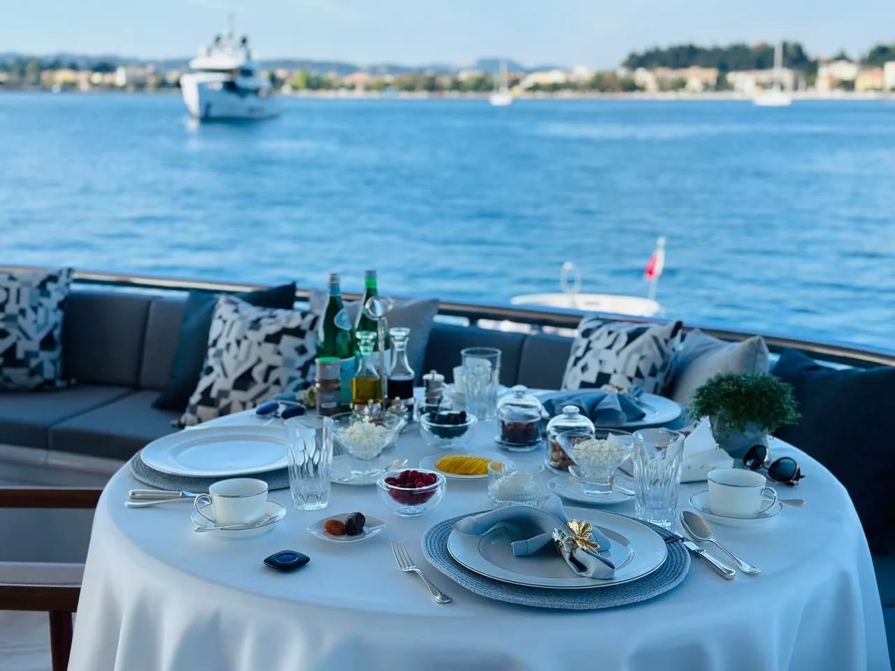https://dev-api.arconyachts.com/storage/36203/conversions/INib76ec8YmuOIDNqkPiYJKcuvEce2PPYKd2fasl-optimize.webp
