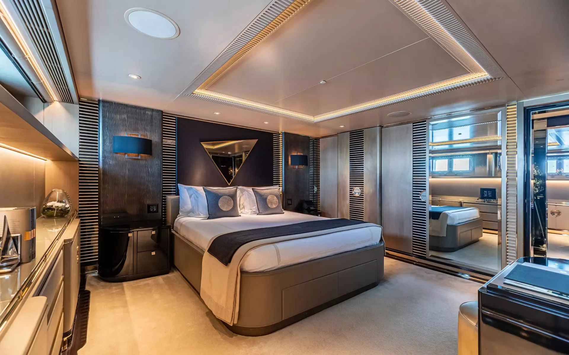 https://dev-api.arconyachts.com/storage/36219/conversions/piS0rtNSL8SAJYxfR1bGMpDGLTpGUPoUDrOBT1Y6-optimize.webp