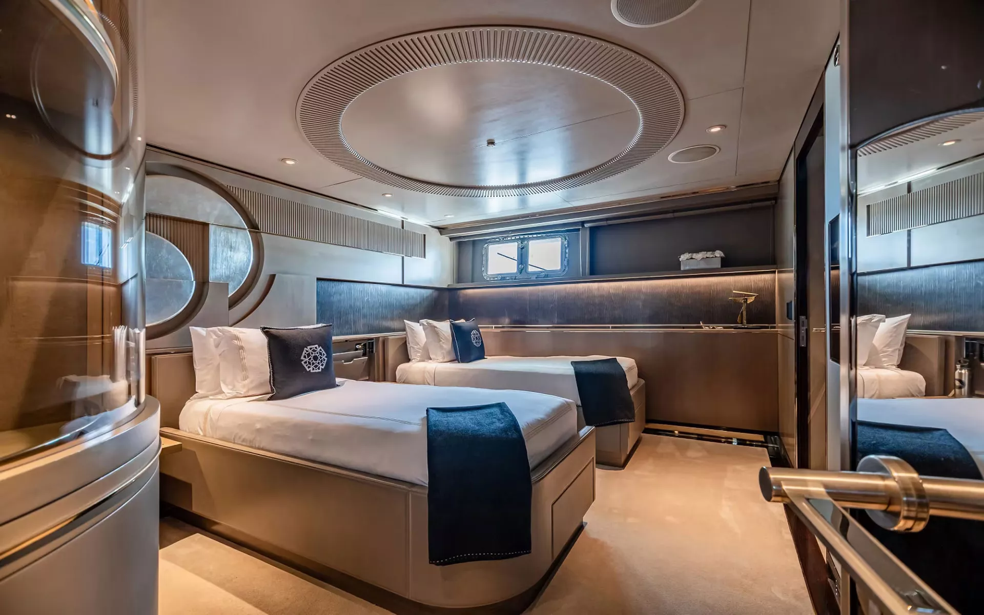 https://dev-api.arconyachts.com/storage/36220/conversions/jJjUBdHZxrecu5q0Oy9qyma2NygBhyTCtOy7CK8X-optimize.webp