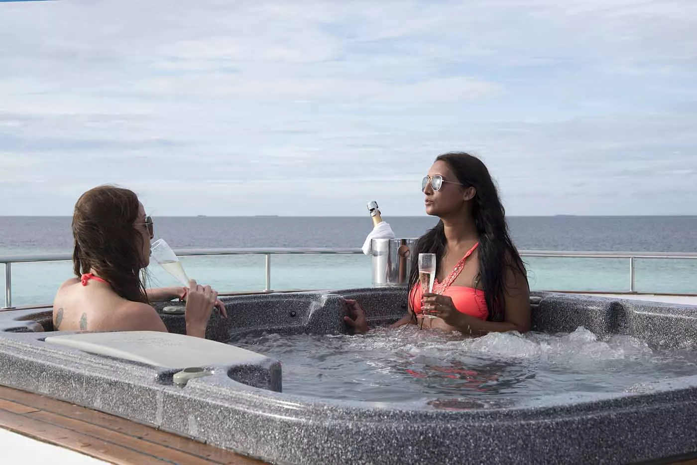 https://dev-api.arconyachts.com/storage/36240/conversions/ovTwwoKgjXOeVheOllgKn6gqTtZOTS53NfxZ9Gjp-optimize.webp