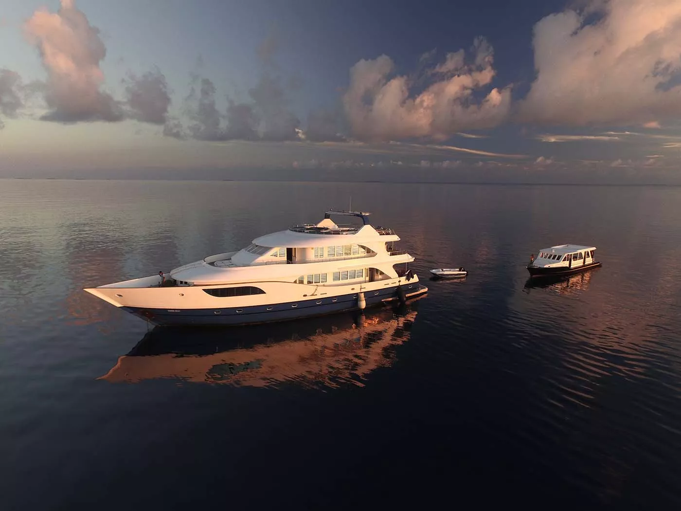 https://dev-api.arconyachts.com/storage/36242/conversions/HDXtgoMdJZLC53FK9DXyE1YavReisrG0ejXsOekK-optimize.webp
