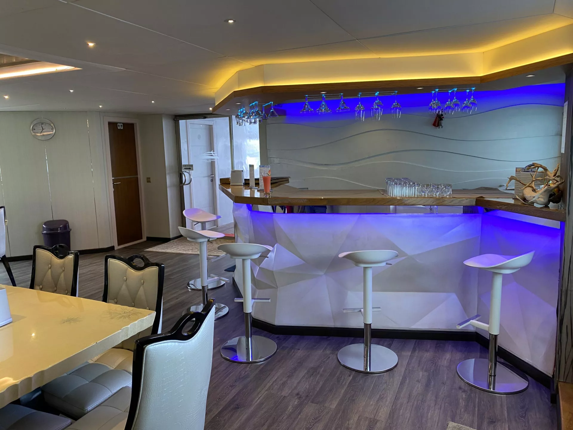 https://dev-api.arconyachts.com/storage/36252/conversions/chjRJttYQvyYX0chL5bWwhgVkPtpcEYrskggMqvR-optimize.webp