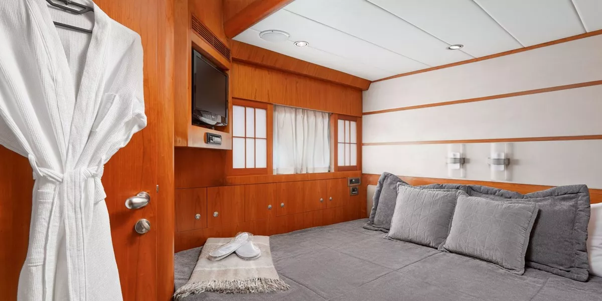https://dev-api.arconyachts.com/storage/36259/conversions/88ObHaeYF1ofCvSPNV9DzlyCZKNUwMMyHpy8mhgD-optimize.webp