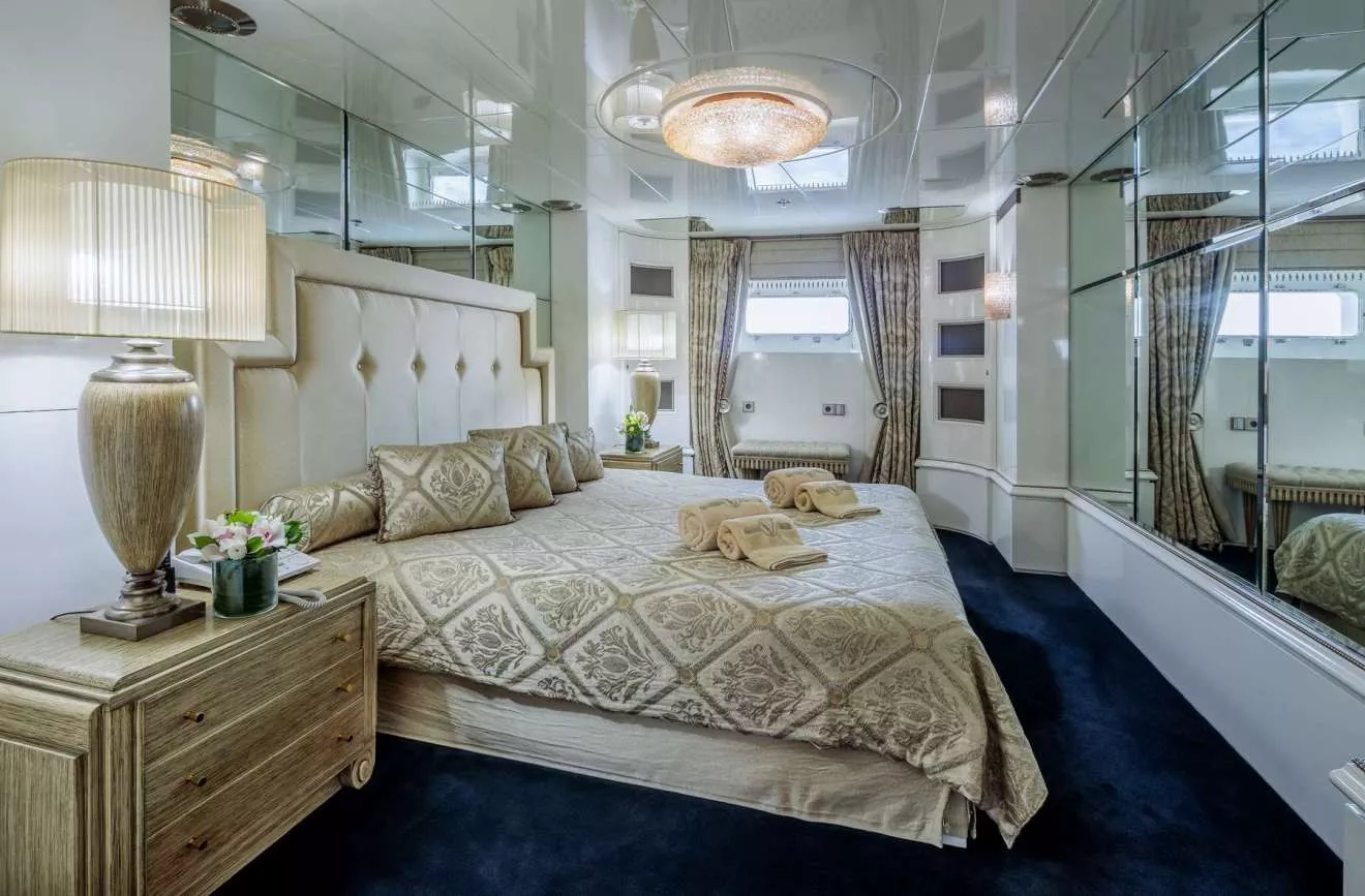 https://dev-api.arconyachts.com/storage/36274/conversions/4llGJy9gWQEQcnGxkGYbf6IFbumpVHSmbrXi4WfB-optimize.webp