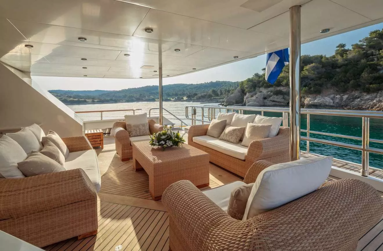https://dev-api.arconyachts.com/storage/36279/conversions/AvCPAzS07n5ElL7e0VCpJ7cfgrtGImTCXrM6UF52-optimize.webp