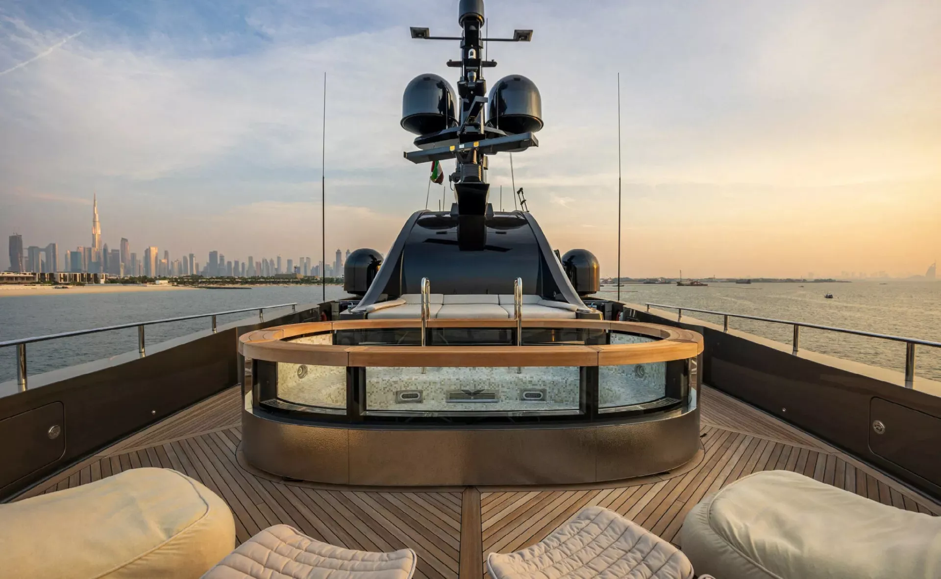 https://dev-api.arconyachts.com/storage/36338/conversions/XYZjwbNrIi7KfDzMWGnwOJ7xObtjGEufyUZWNYJ0-optimize.webp