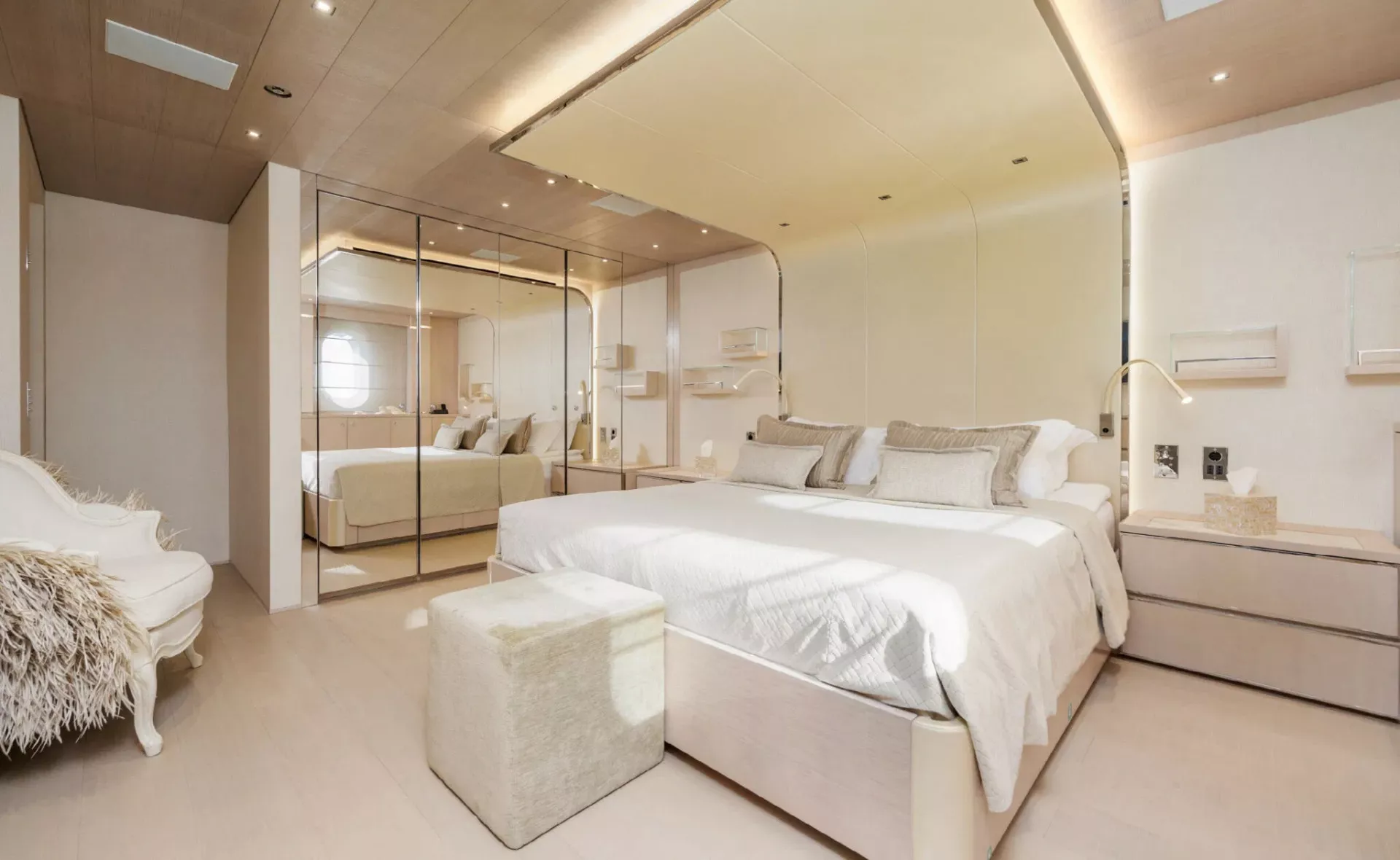 https://dev-api.arconyachts.com/storage/36350/conversions/GxgUv0U5k9UeMal8PjmE2FvXjTnDDubdQbFZOixq-optimize.webp