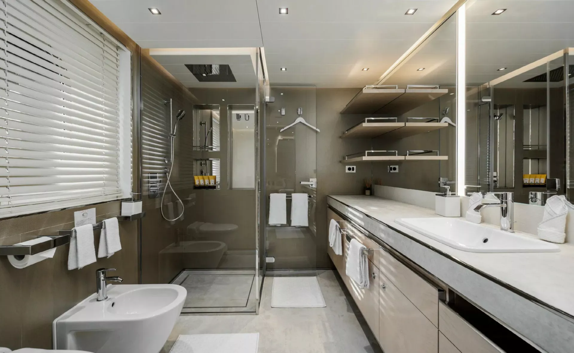 https://dev-api.arconyachts.com/storage/36352/conversions/D4ynvUjahU487D1aeliArJz9l81NHFpH1mrSUCE2-optimize.webp