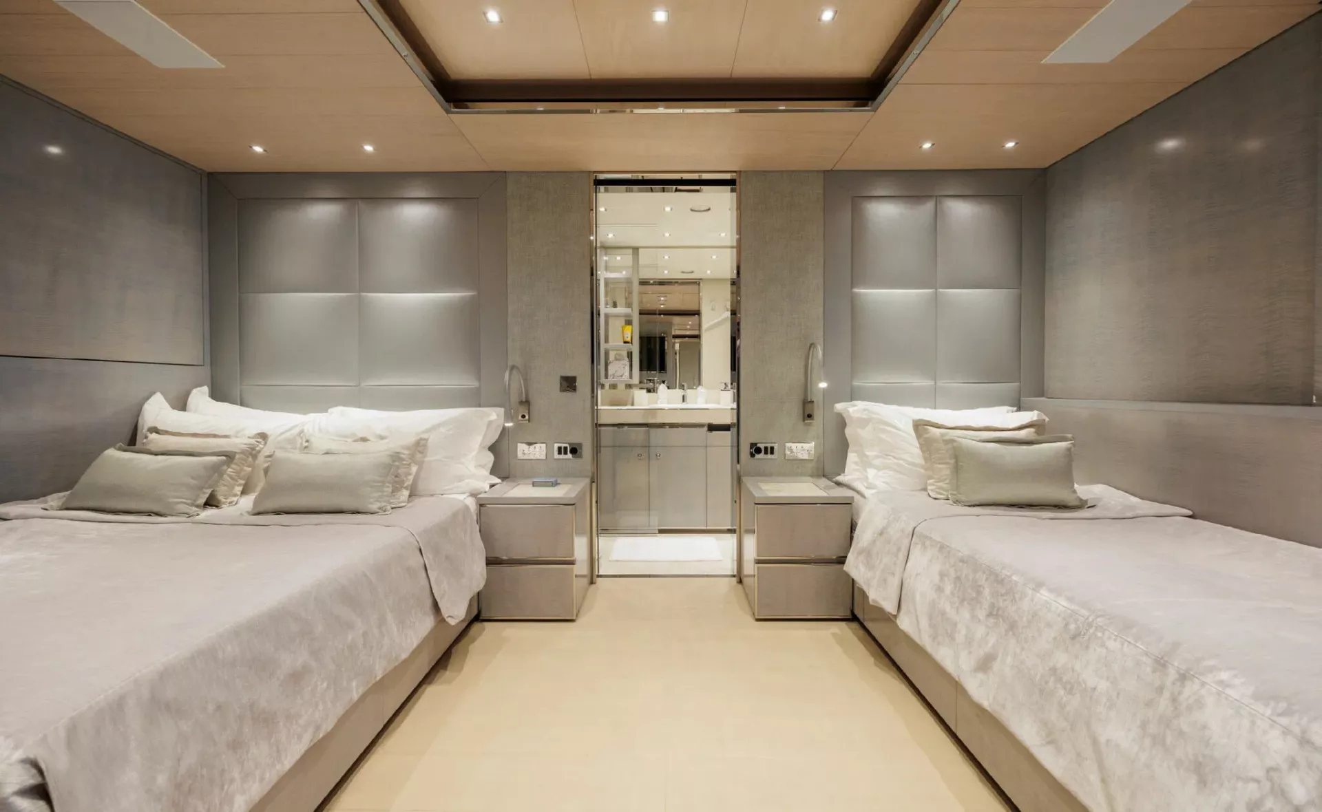 https://dev-api.arconyachts.com/storage/36353/conversions/ltIqXurJk06wxIqR3q80bTwcbaVkF9rJZAiCKK55-optimize.webp