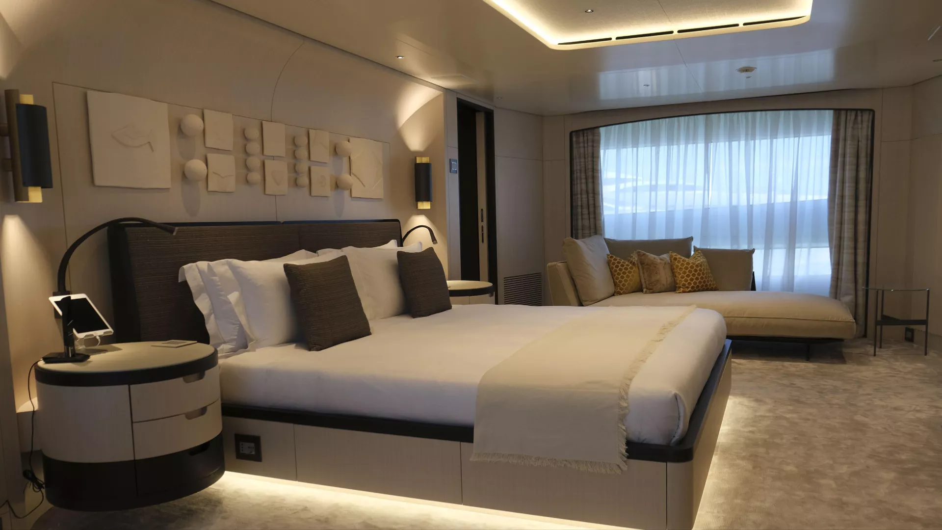 https://dev-api.arconyachts.com/storage/36373/conversions/lslCbBPPZ1mJXFDEdZTdHUNobut4zxclXBBn6OjL-optimize.webp