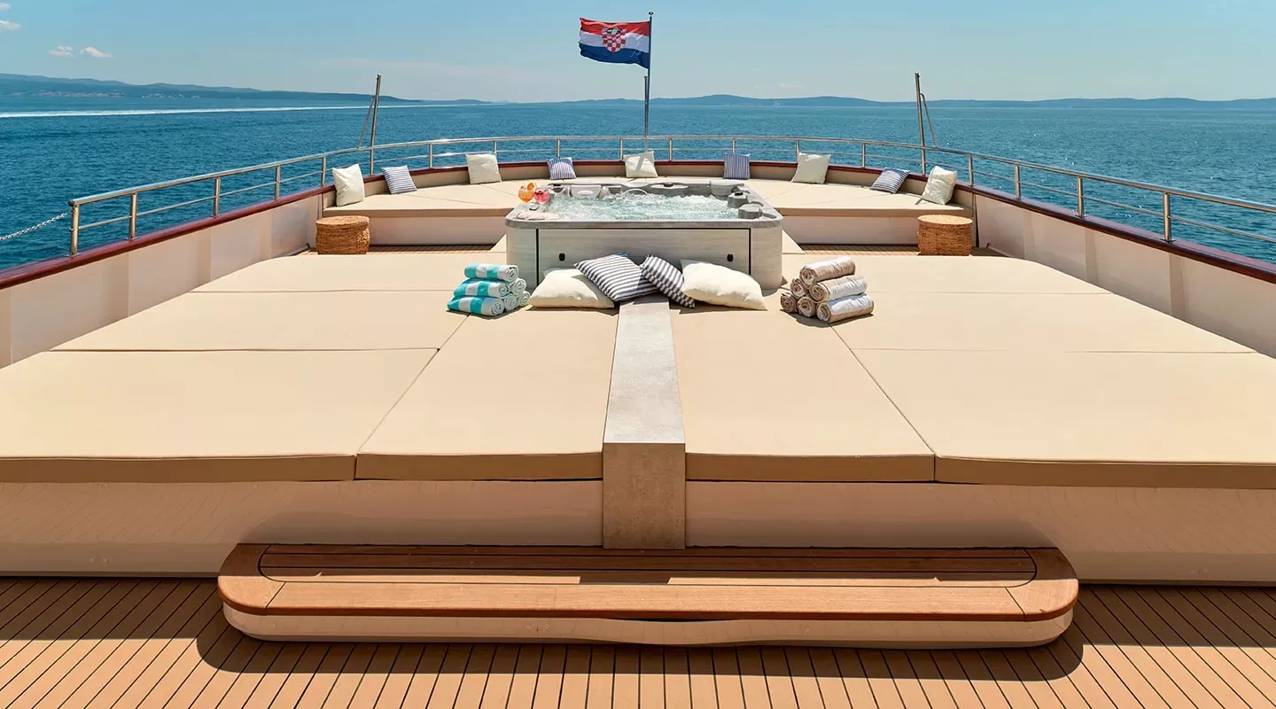 https://dev-api.arconyachts.com/storage/36452/conversions/l96SMR0WlyvbKMNiyEvURj22uAQ0a3jhJXPC9eeA-optimize.webp