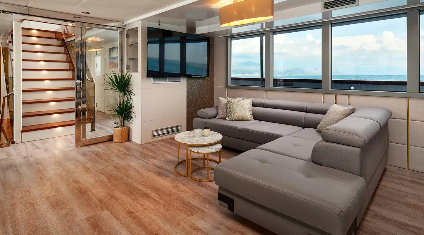 https://dev-api.arconyachts.com/storage/36459/conversions/lXO23uSiF9II7DI65QoSu2YpYZCJFNgiVFe3vTih-optimize.webp