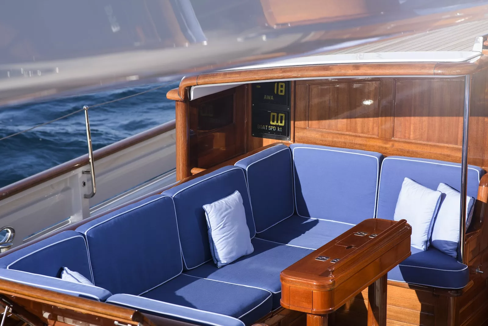 https://dev-api.arconyachts.com/storage/36471/conversions/Lm0ht6zHwNyEtQUuoycNV8TiRaziQfylBeMzfLiF-optimize.webp