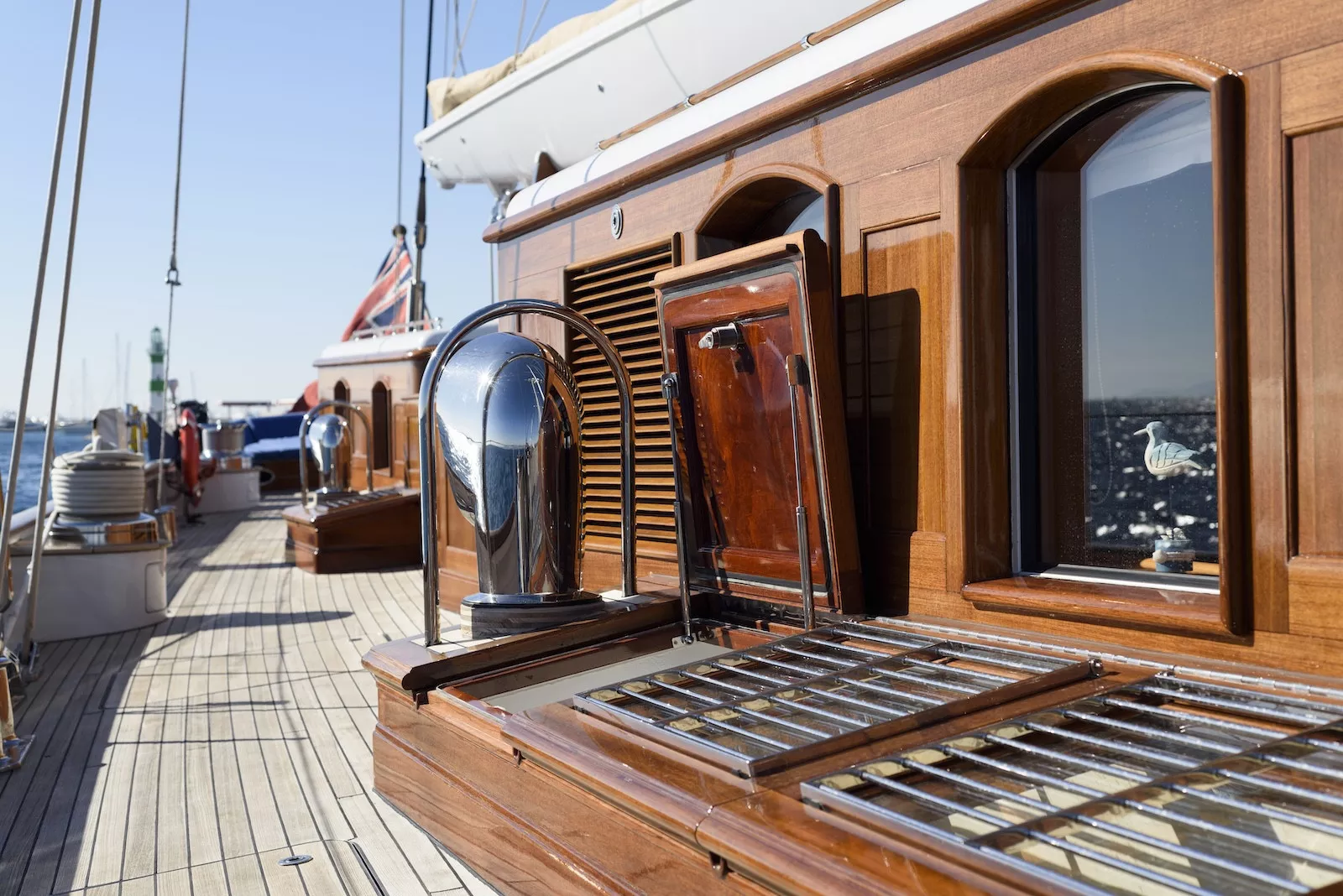 https://dev-api.arconyachts.com/storage/36476/conversions/Xg6bID2tGeYDF0G4scVdADZZDOCrWPRK34xnsqlb-optimize.webp