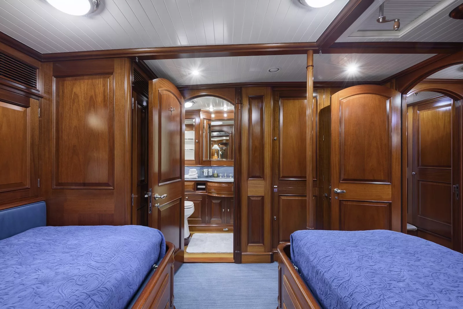 https://dev-api.arconyachts.com/storage/36488/conversions/G0i3XHWTkUOabgnyTomdnBSmgSIyCZmXm2AwlnfO-optimize.webp