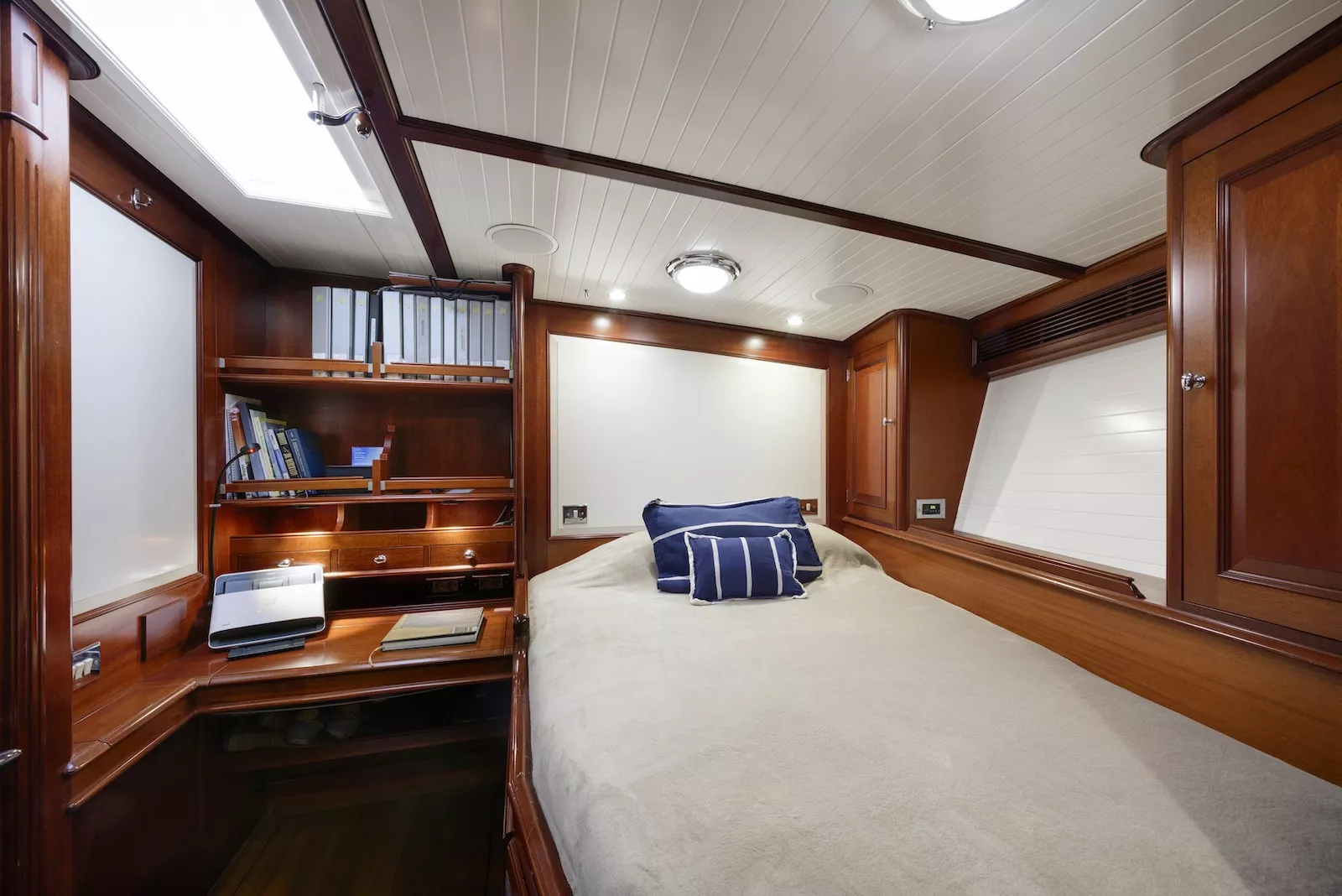 https://dev-api.arconyachts.com/storage/36491/conversions/GS6WB8HMpCV2RS8fPBC0kD2EYLqRw84R6K09vkCi-optimize.webp