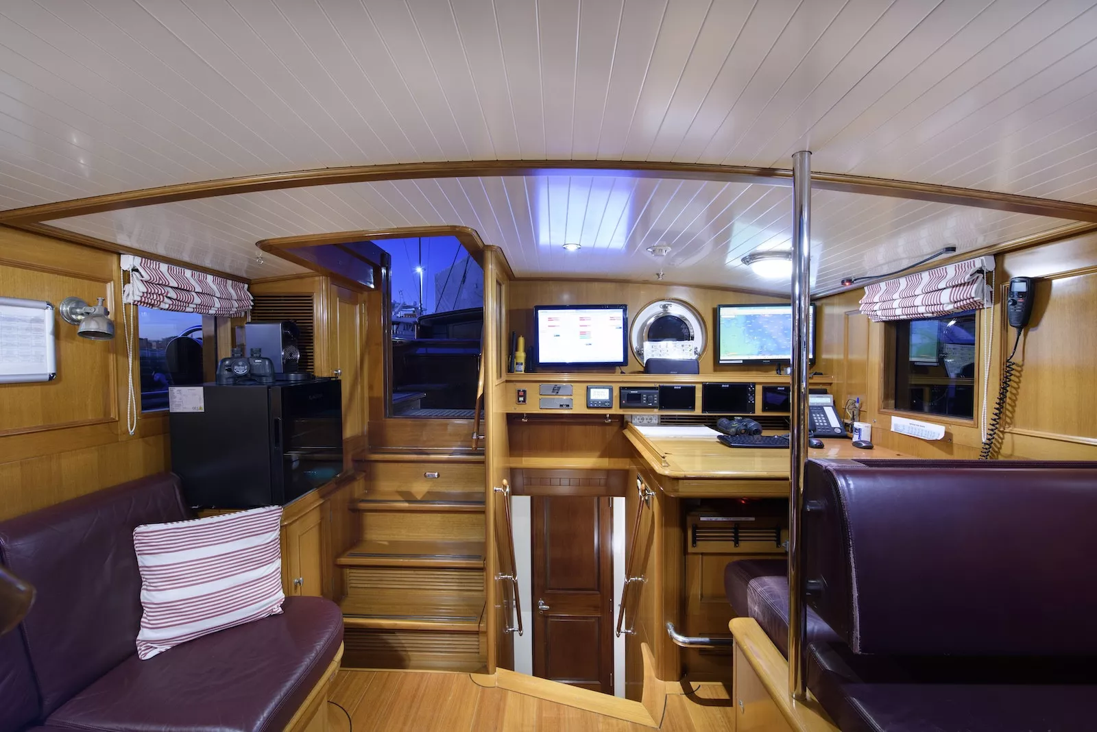 https://dev-api.arconyachts.com/storage/36492/conversions/zLhsAOCmuac8uOX4b6PqlWUnCDv8ZbquhMojhIVs-optimize.webp