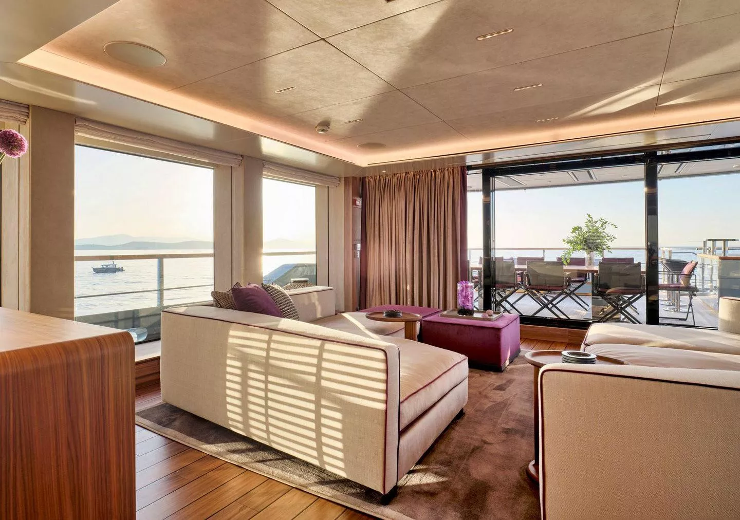 https://dev-api.arconyachts.com/storage/36510/conversions/w5xoRFbsVjBx45mwma2nPcCzUuwWWuJViAraABth-optimize.webp