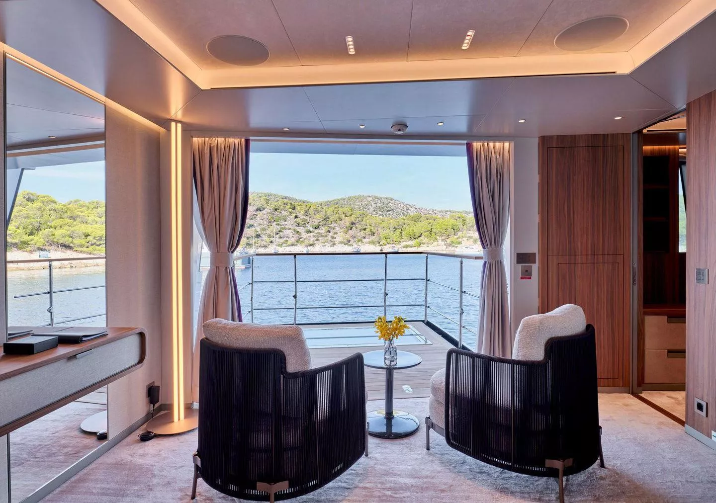 https://dev-api.arconyachts.com/storage/36519/conversions/d6m16VV2YcFXur99caOPMBNJDAb9ZKpdZwgtkGmK-optimize.webp