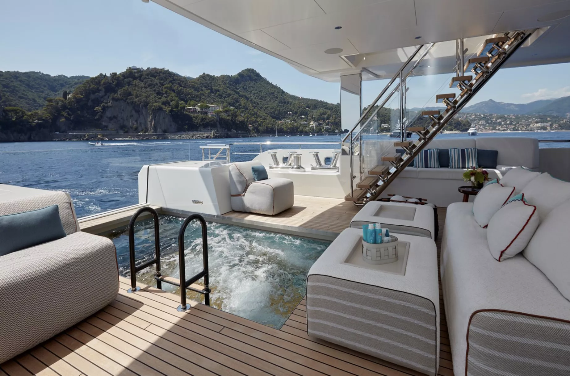 https://dev-api.arconyachts.com/storage/36532/conversions/AGUP5au40MKu1LOE6gwHoqkYfWr9C8XaUZGWTHa4-optimize.webp