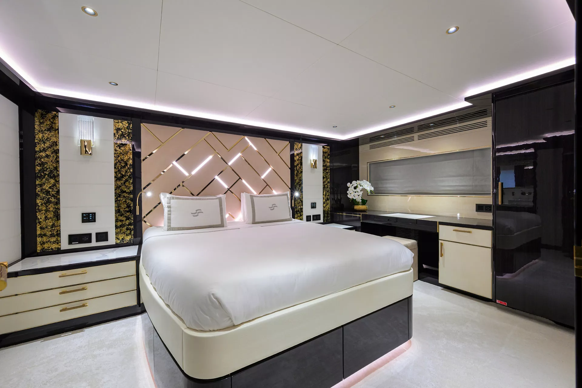 https://dev-api.arconyachts.com/storage/36605/conversions/6NL1i7yaX9sf7LJfq8vn2Xpj1qzhXABAgojkcYJU-optimize.webp