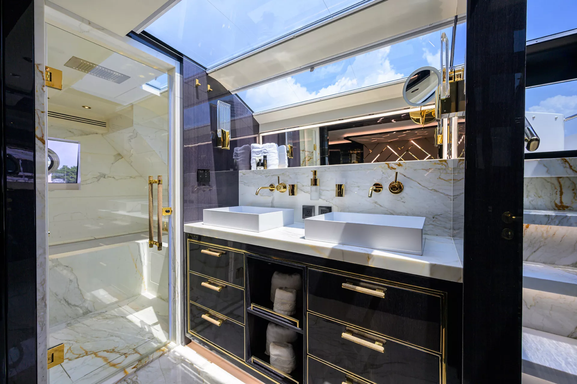 https://dev-api.arconyachts.com/storage/36610/conversions/5giBUWuNGIWkjJFEOGAuJVKAa6Fi7rvrKpUp1edu-optimize.webp
