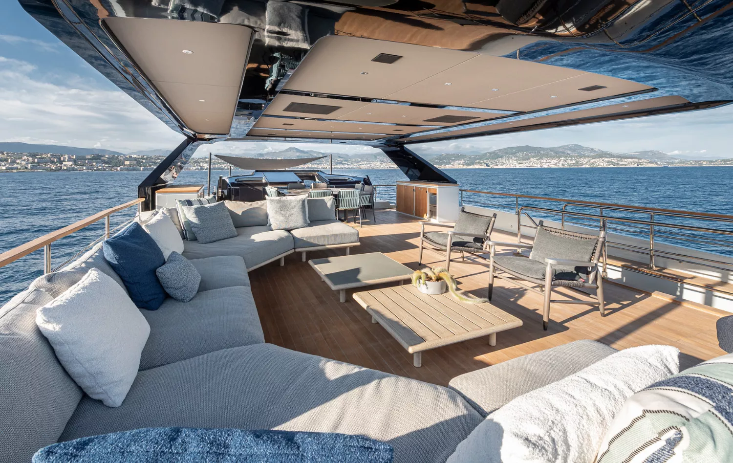 https://dev-api.arconyachts.com/storage/36672/conversions/KRwf6o1wvz8BT8epNMwQ5lrrqBUc9RGYusdutK1u-optimize.webp