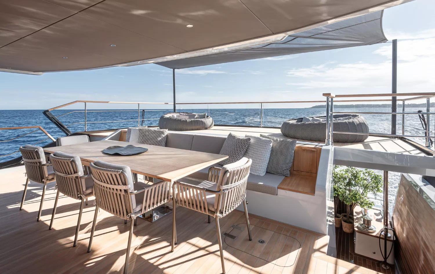 https://dev-api.arconyachts.com/storage/36673/conversions/pz4dzKfrTOR1wbG5YHDVLSdPuePBpDCcbWOV1YoH-optimize.webp