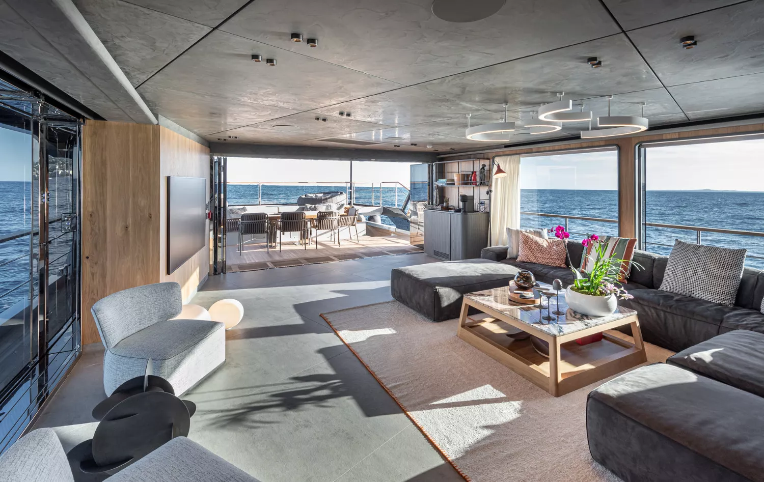 https://dev-api.arconyachts.com/storage/36675/conversions/zESiUbWBaICM67ivMybFYOcJaeK1Es5kHJUlTUGs-optimize.webp