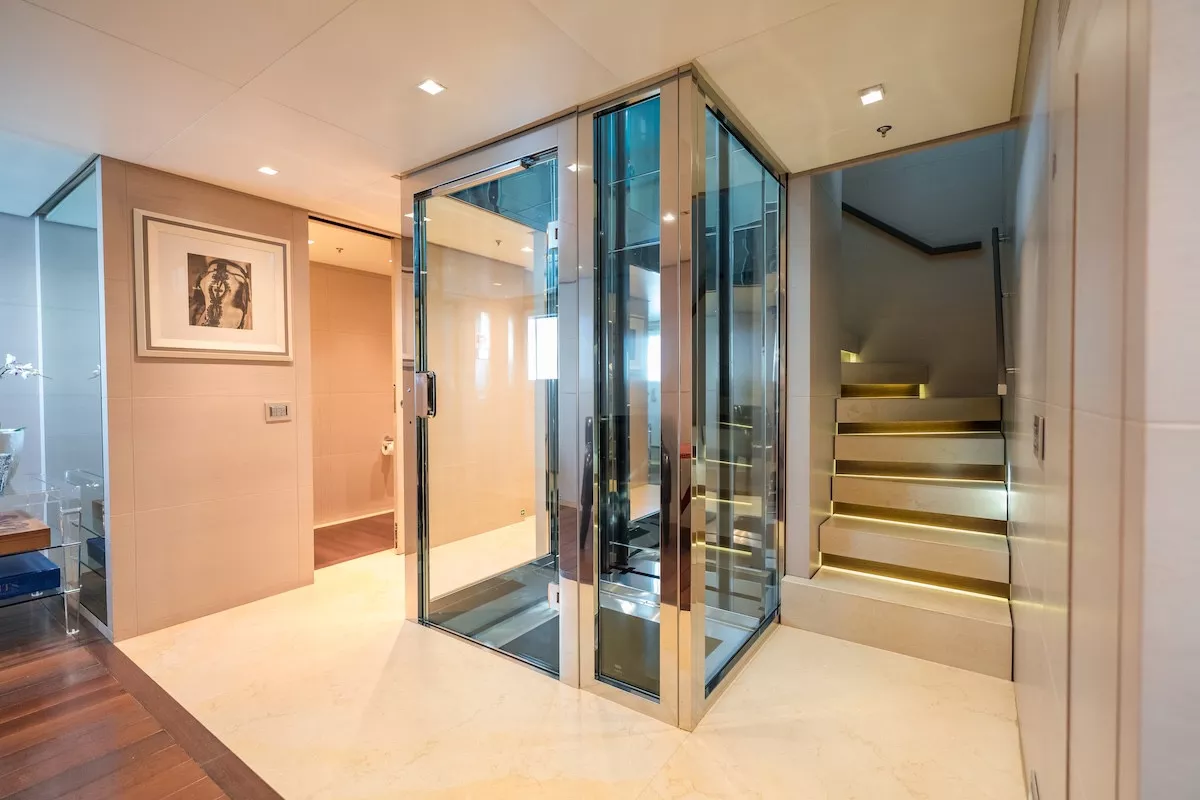 https://dev-api.arconyachts.com/storage/36698/conversions/YX9OwAqCnVZsutyqulsRzxhGksONkFgCmBSZSTHd-optimize.webp