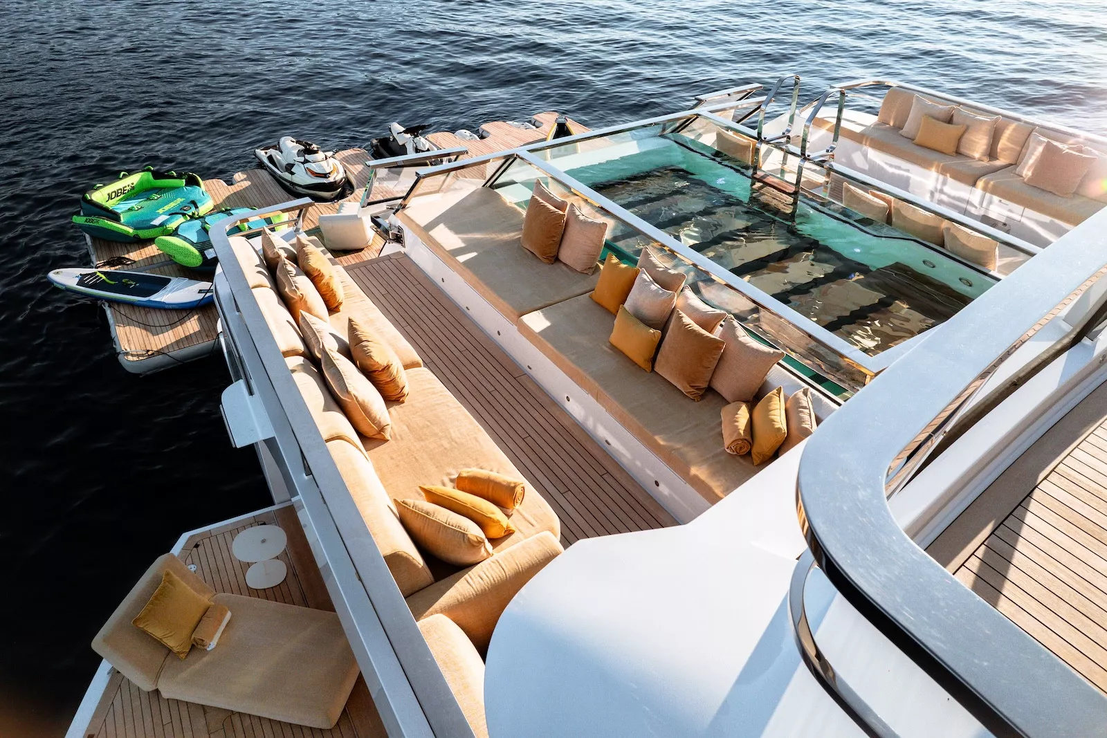 https://dev-api.arconyachts.com/storage/36861/conversions/RfgwaMU15apJOx5B5aFyT5026DGbPqdRKNBLueLV-optimize.webp