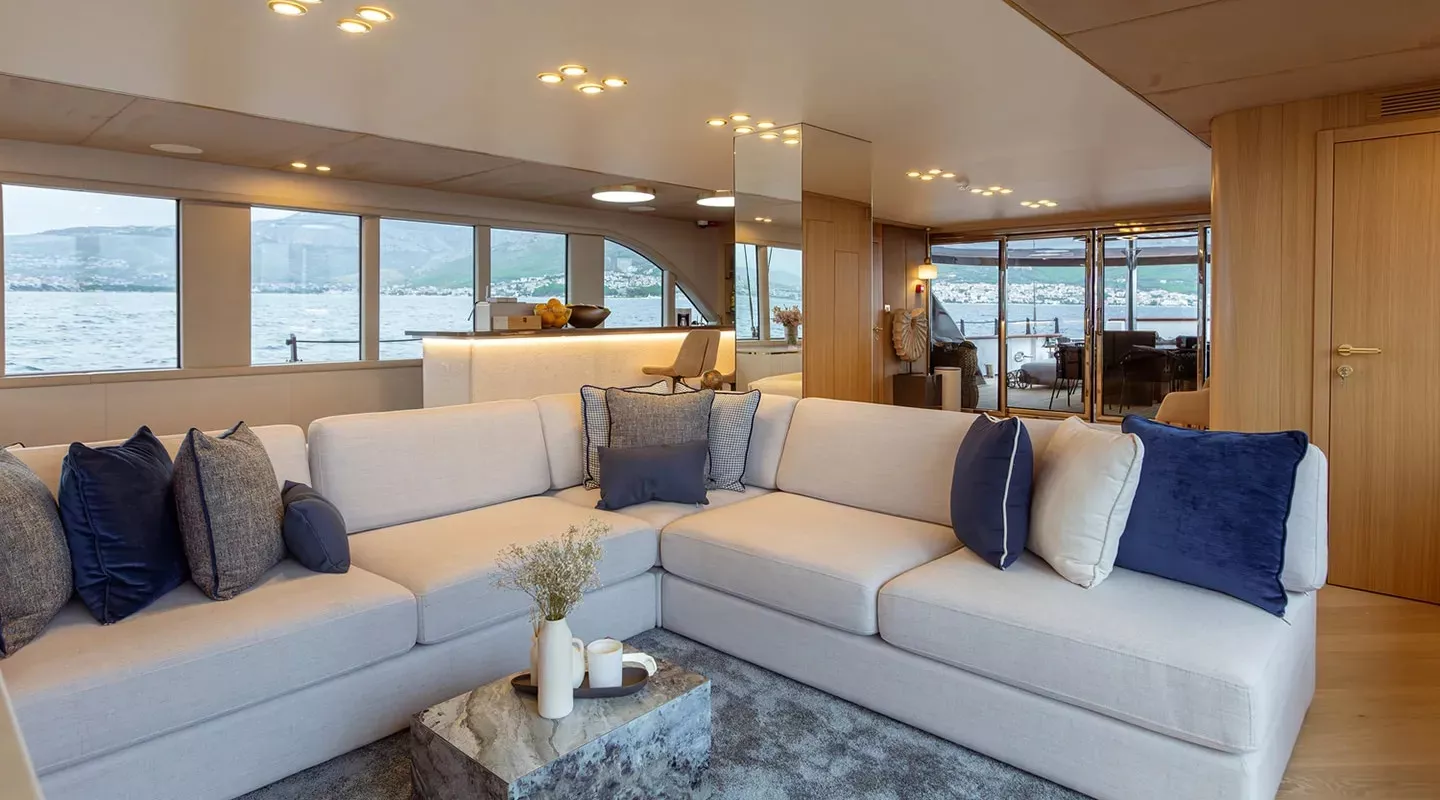 https://dev-api.arconyachts.com/storage/36869/conversions/btwp0UKVqok3KaOQmKdQPqKnOU3S6zW4hjWq13tj-optimize.webp