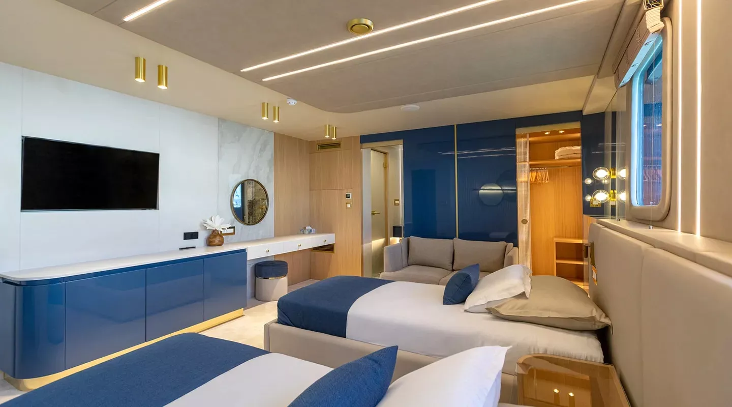 https://dev-api.arconyachts.com/storage/36876/conversions/VKtf3cGYRaCnhUf4ceP7nrRpHKnPutXn6SjgTDEm-optimize.webp