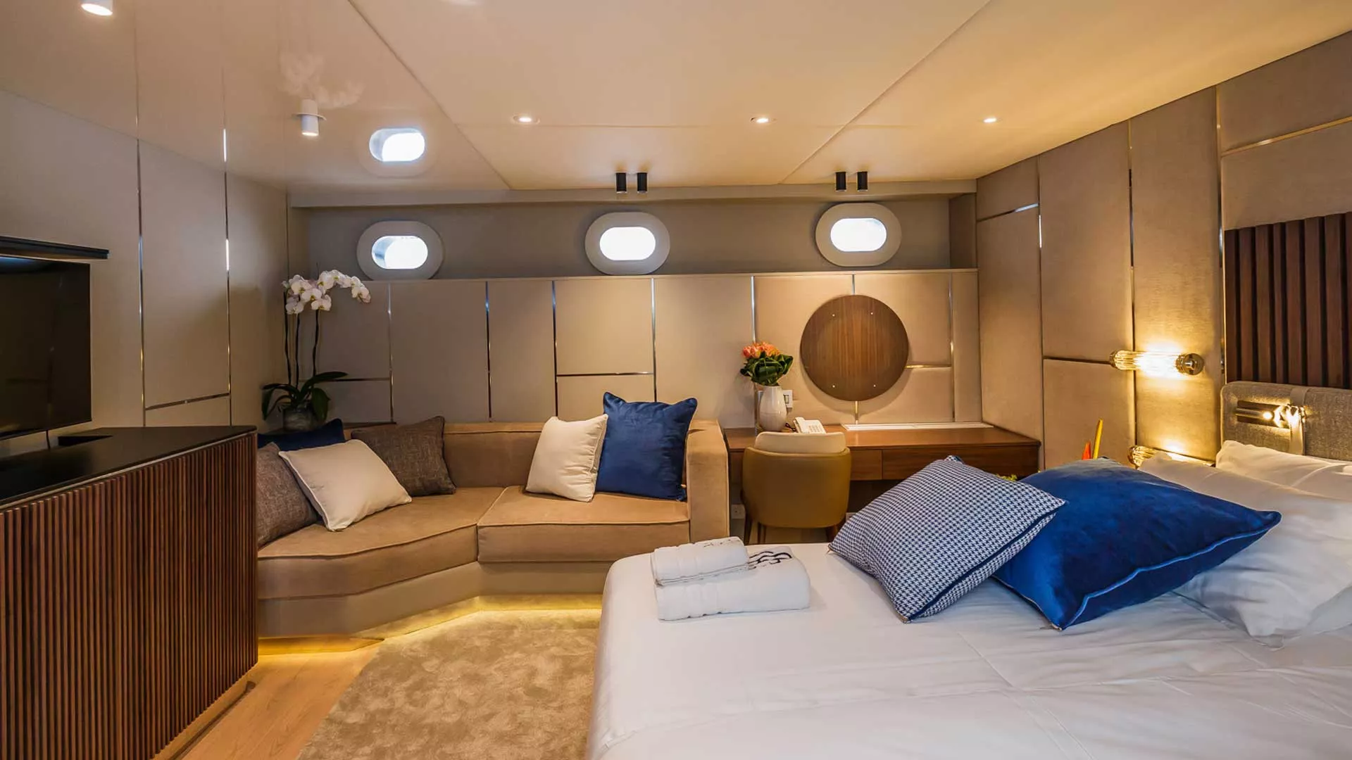 https://dev-api.arconyachts.com/storage/36889/conversions/29nGMqHsYqa3lrQSegbB5447xFZ03Re9p2sjPb14-optimize.webp
