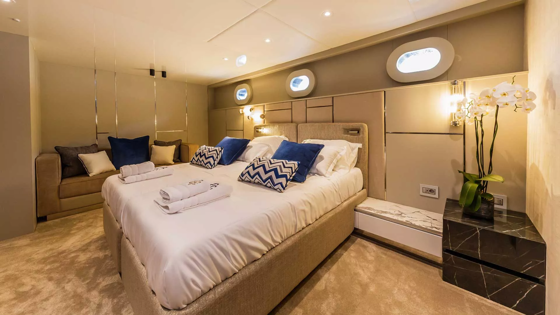 https://dev-api.arconyachts.com/storage/36894/conversions/XyAAUrGtnkoSG0kCKH4k78hyFmqHR21WBl2GT2xk-optimize.webp