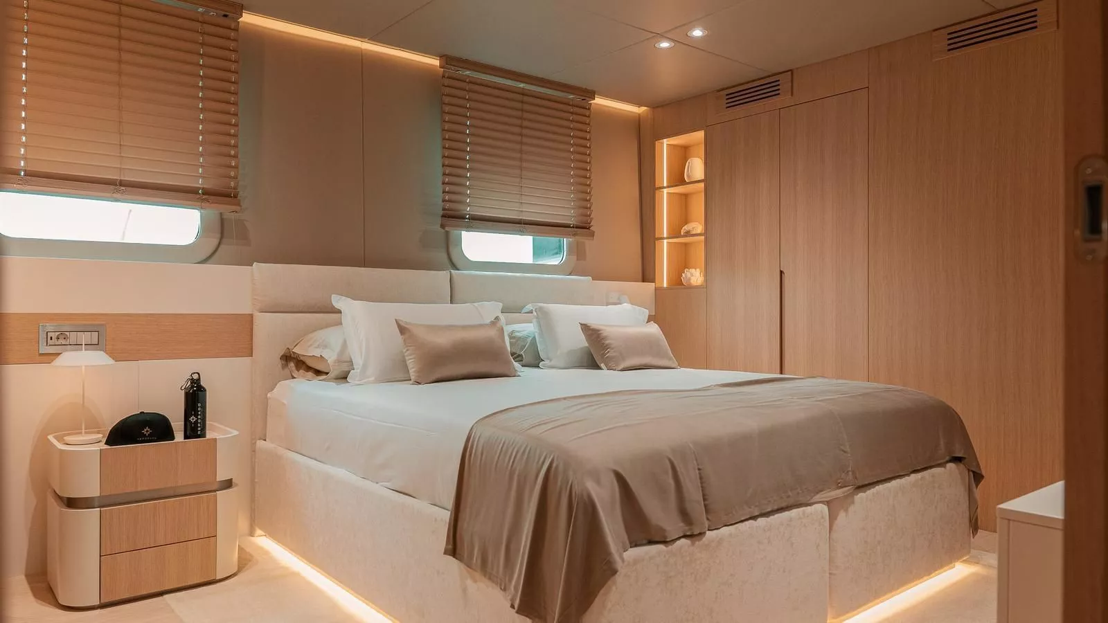 https://dev-api.arconyachts.com/storage/36901/conversions/Sy08fAfrCyKH1gzOfg8eKCa1vpjOuwcCoJgepnD9-optimize.webp