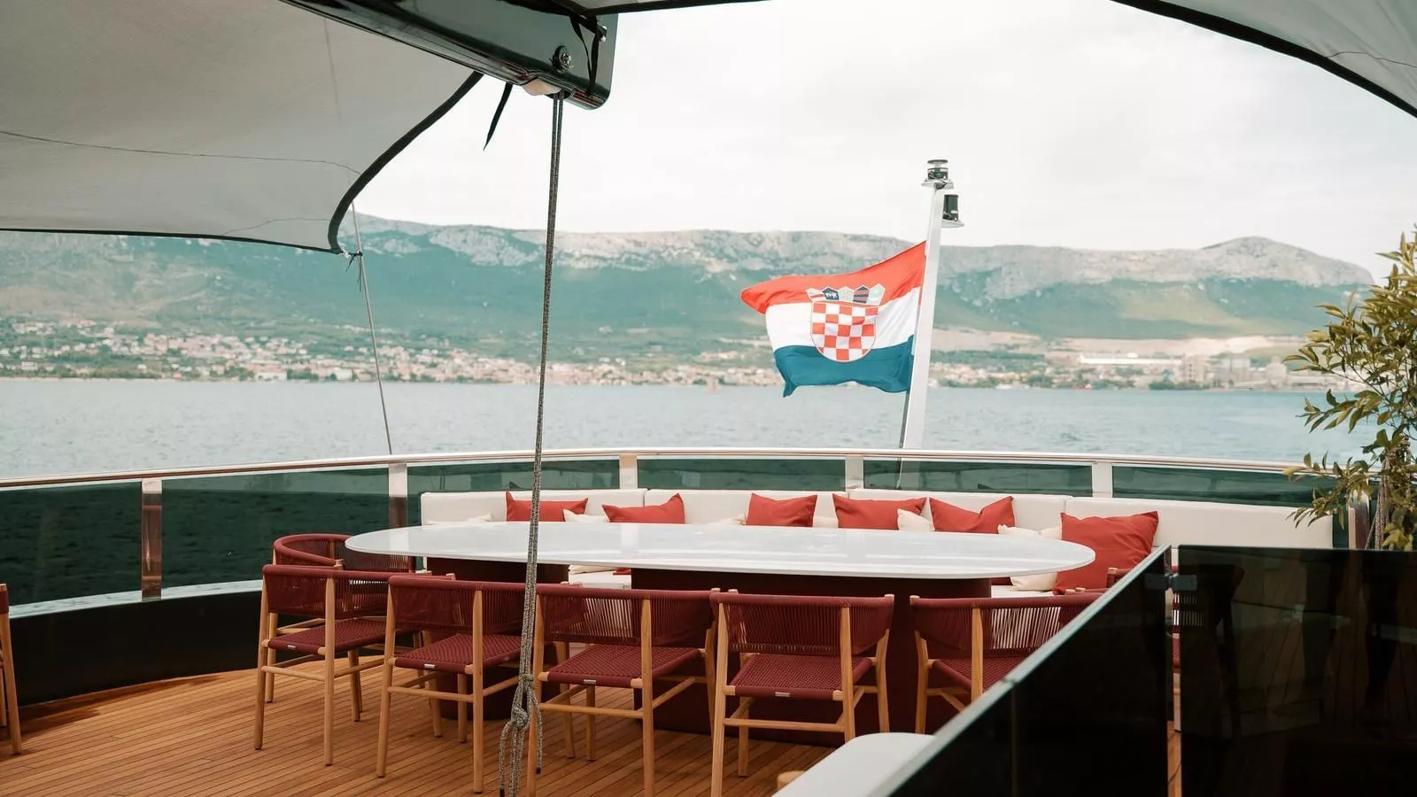 https://dev-api.arconyachts.com/storage/36902/conversions/fKeVceXehzHjHxPX8X6OeN0OWXzIRIS114ppCuci-optimize.webp