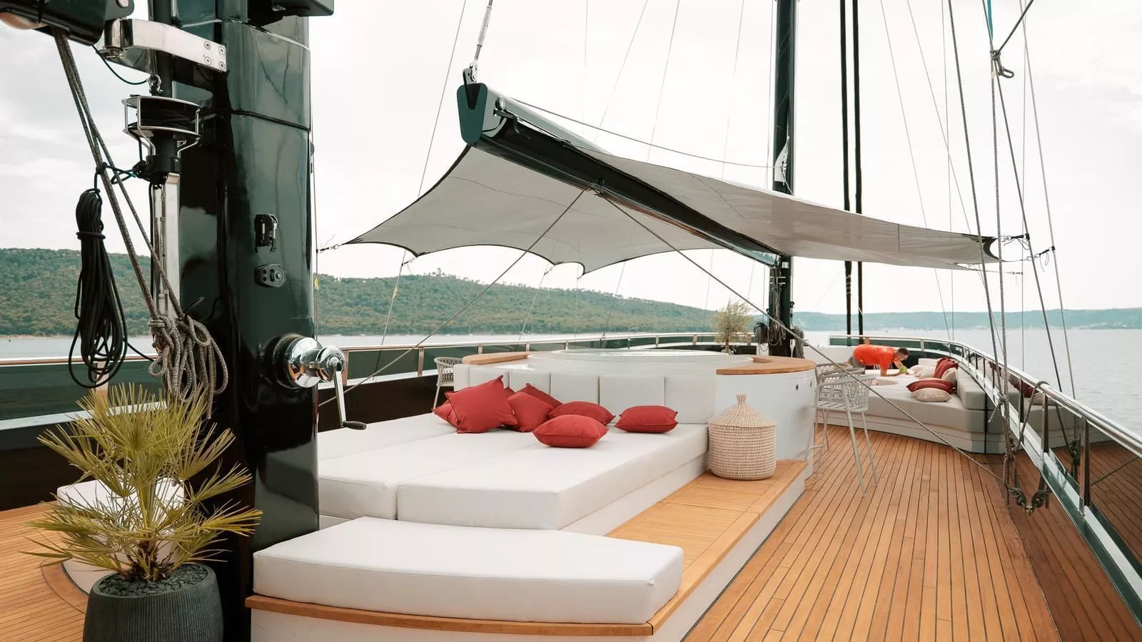 https://dev-api.arconyachts.com/storage/36903/conversions/vvFXjYcN2LisPKZsmDBCz5S6UPiuYPoslSKu7Mpo-optimize.webp