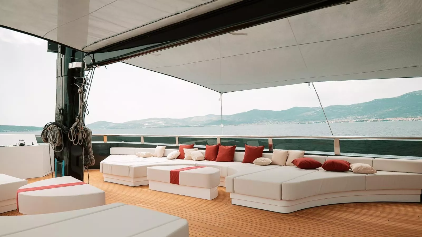 https://dev-api.arconyachts.com/storage/36904/conversions/DuB2Zk9eMOxF3WOSdNDn6dpcTnnEsETW61rTUnI7-optimize.webp
