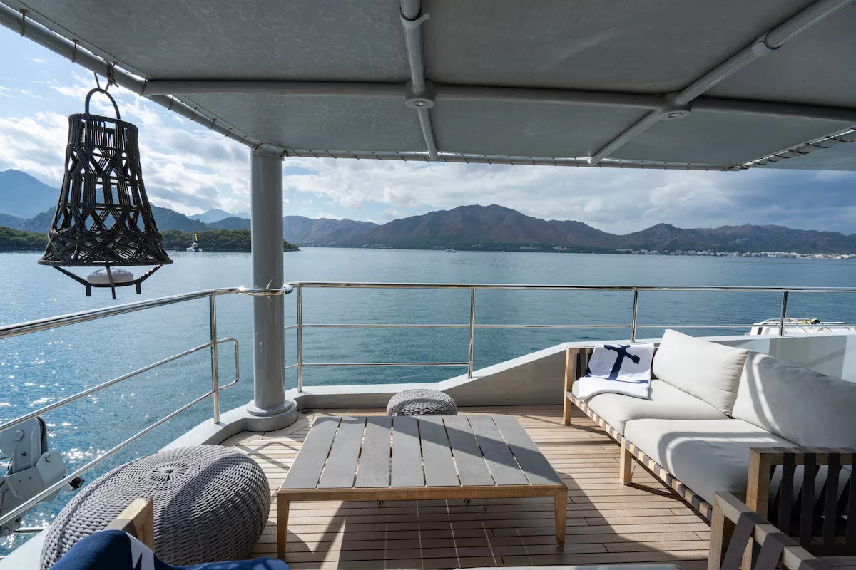 https://dev-api.arconyachts.com/storage/36998/conversions/KawARGkgdypXRnX72fItTQg9H8nxDDheWVzoR3c0-optimize.webp