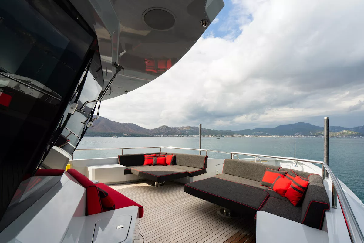 https://dev-api.arconyachts.com/storage/37001/conversions/XJm78TOhbYnCUEsusf8Y6f00ROtEh2mqZ3rxtn7X-optimize.webp