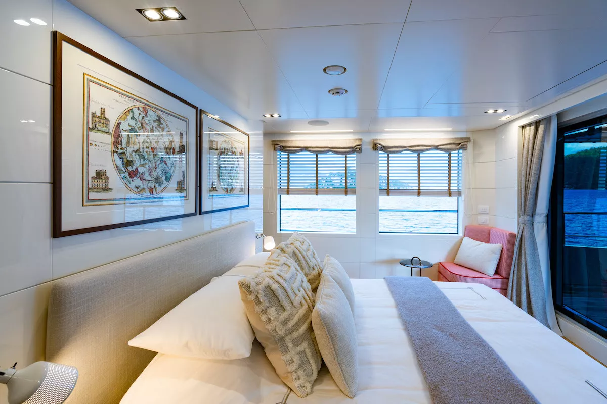 https://dev-api.arconyachts.com/storage/37004/conversions/Y7bAFJJ36LTNo5nJ5lLyWs3QgYKPj5bBIO5rzhwV-optimize.webp