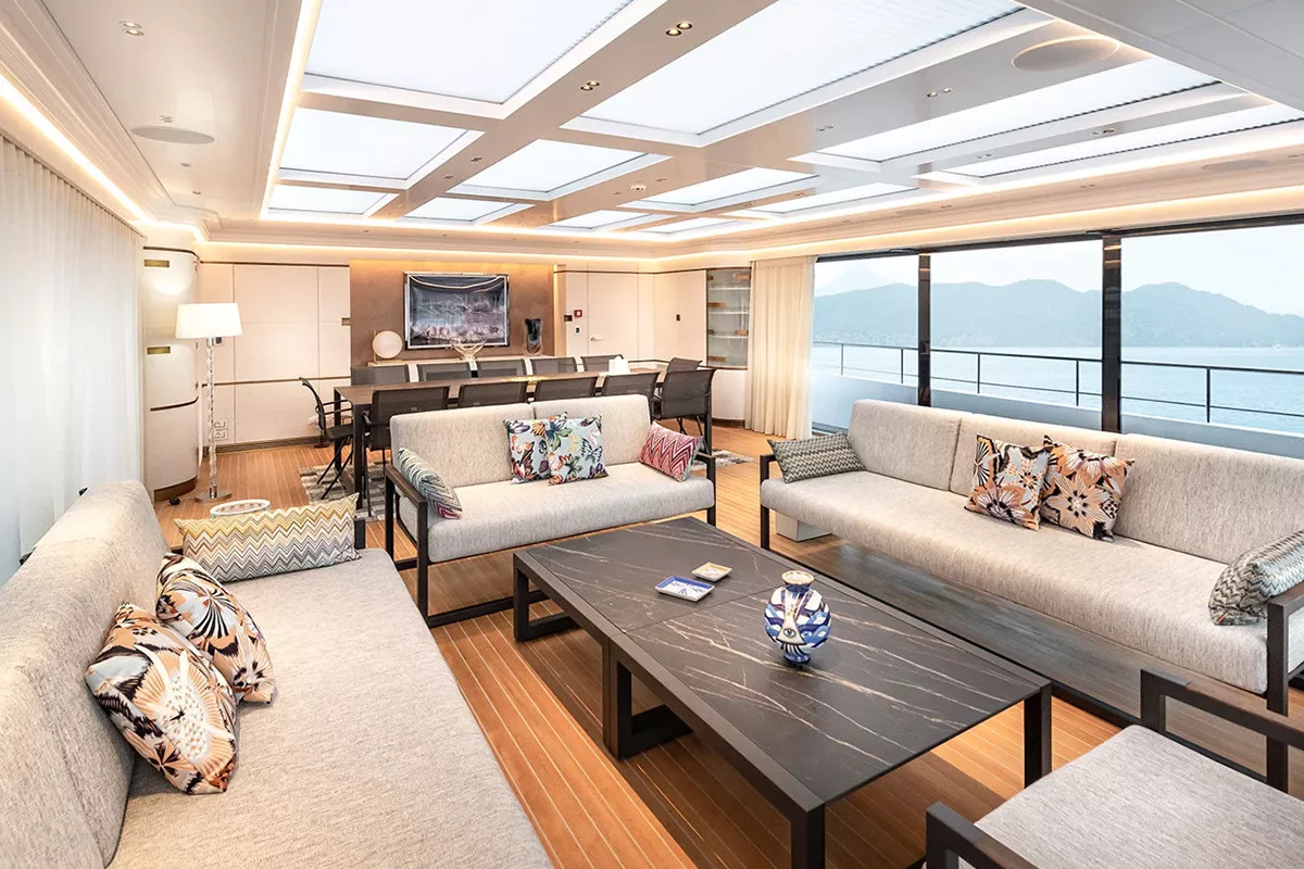 https://dev-api.arconyachts.com/storage/37132/conversions/37DKH1xlv1dZ6q5MNRFyK3PV2PM7Plpbna8W6sit-optimize.webp