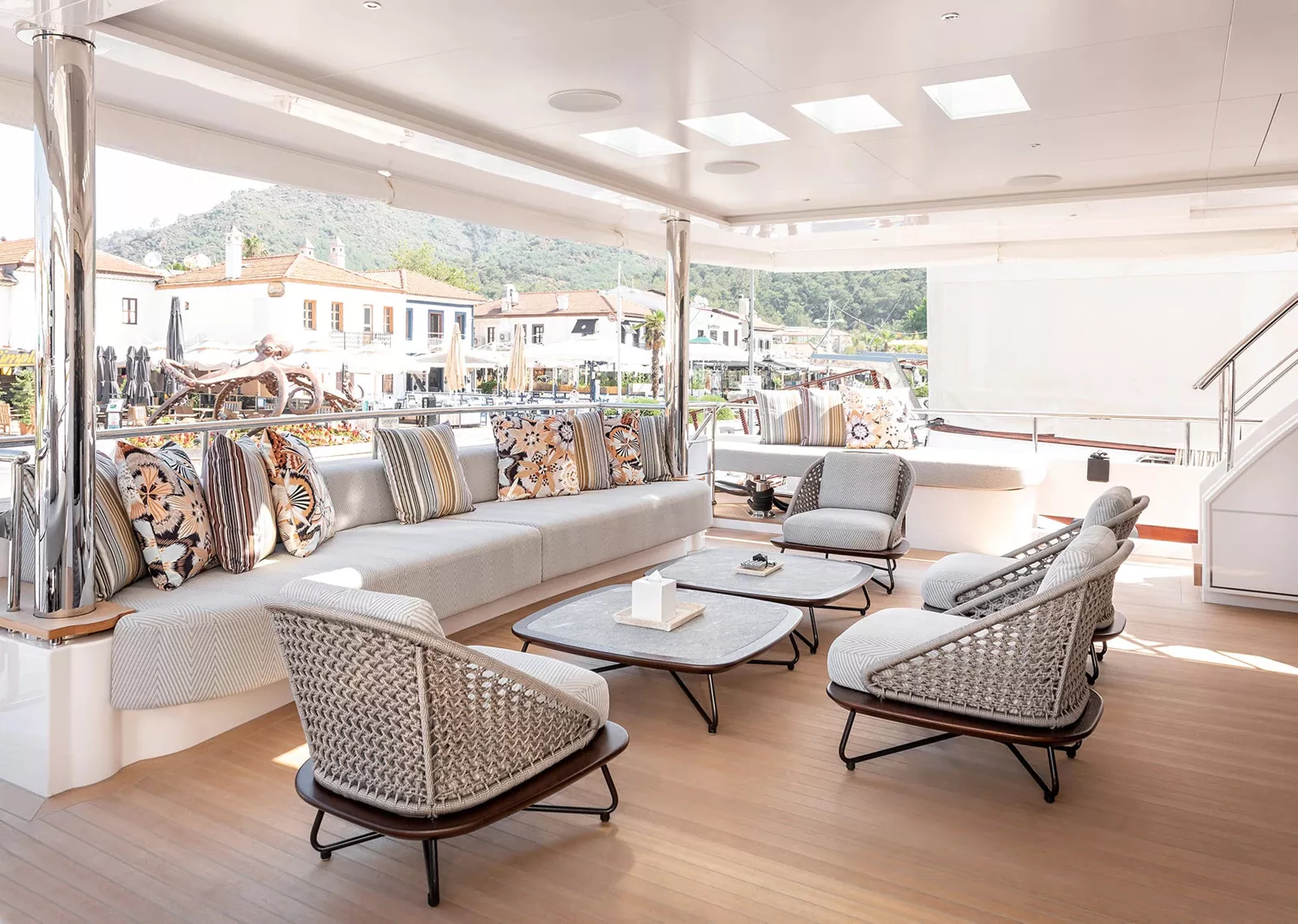 https://dev-api.arconyachts.com/storage/37142/conversions/OTHnjMroe39t7eGiCGZR5JQiWJdcNyyT5h9tZDBl-optimize.webp