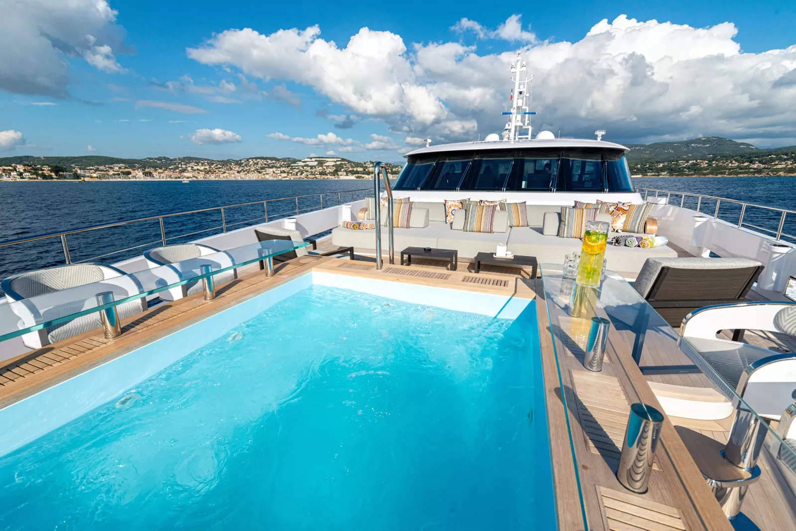 https://dev-api.arconyachts.com/storage/37146/conversions/6EX3HTk5KFyhofrSHQRiVLFASOEbE00YesmE4DsI-optimize.webp