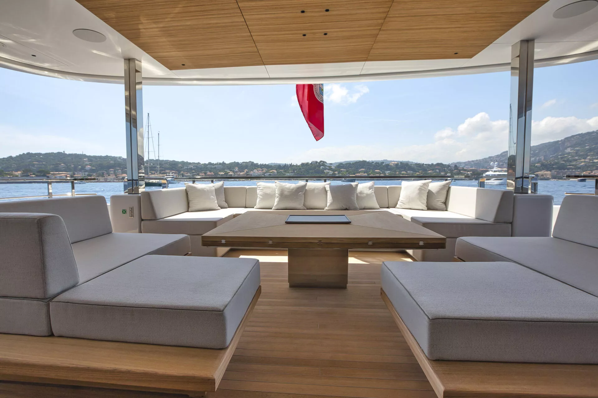 https://dev-api.arconyachts.com/storage/37167/conversions/o60Cl1MHraxUCkjakHHjFYaRyNnxGyWiY9SUNvv8-optimize.webp