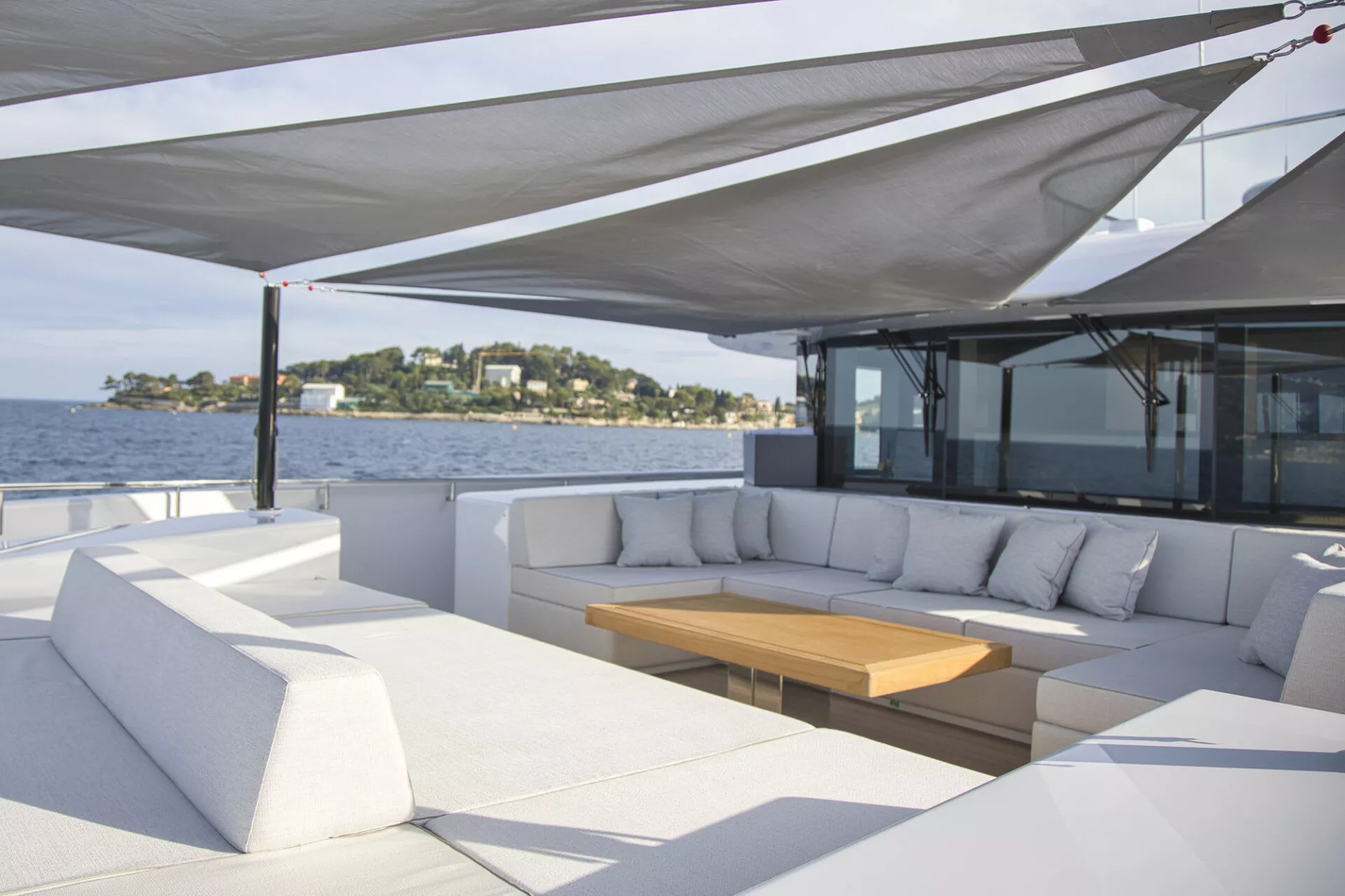 https://dev-api.arconyachts.com/storage/37170/conversions/4uhmD7G4trU4NkG669s1WSHFdsmmJxZgQnkJIQ1V-optimize.webp
